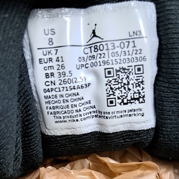 %Size 8 Nike Air Jordan 12 \